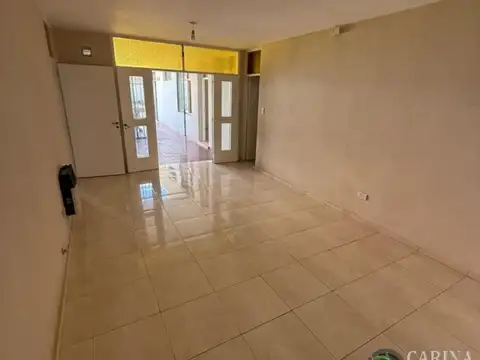 Casa 7 ambientes con 2 baños