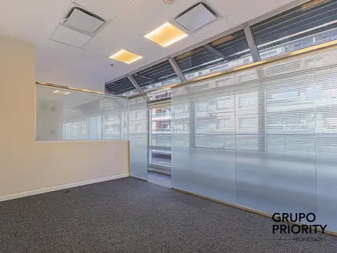 Oficina en Alquiler con 1 cochera