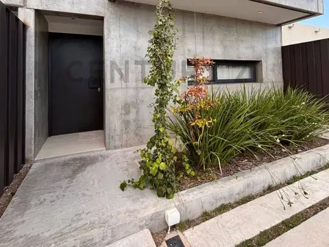 Casa en Alquiler en Joaquin Gorina, USD 1.550