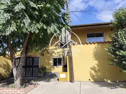 Casa 7 ambientes con 2 baños