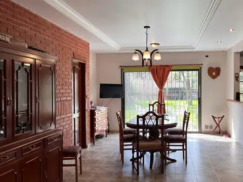 Casa en Venta con 2 cocheras