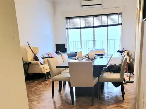 Departamento sobre Avenida Maipú, a 7 cuadras de de Cabildo, 7 de Libertador y estación  V. Lopez.