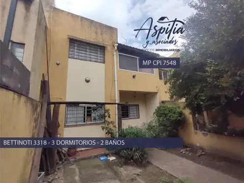 VENTA Hermosa Casa de tres dormitorios con cochera y patio en Nuevo Poeta Lugones
