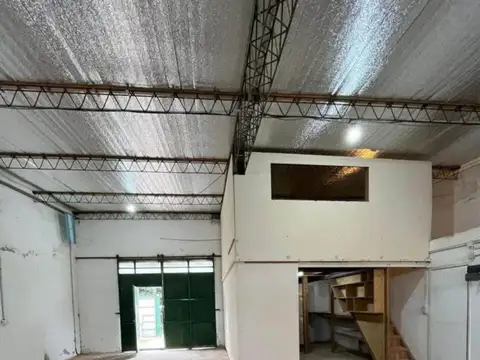 VENTA GALPONES 170M2 + CASA 37M2 ZONA INDUSTRIAL