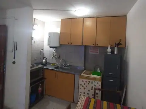 1º de mayo 1600, Piso 1