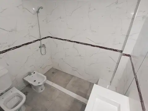 Duplex de 4 ambientes en Temperley