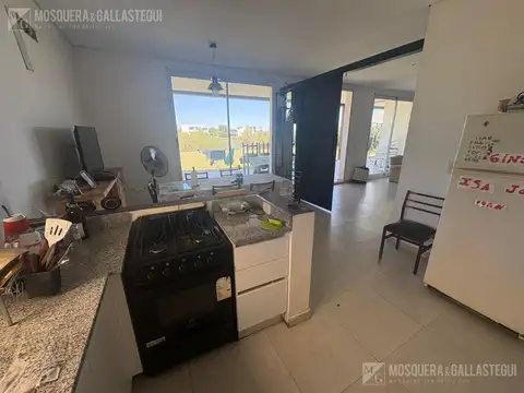 Casa en Alquiler con 3 cocheras