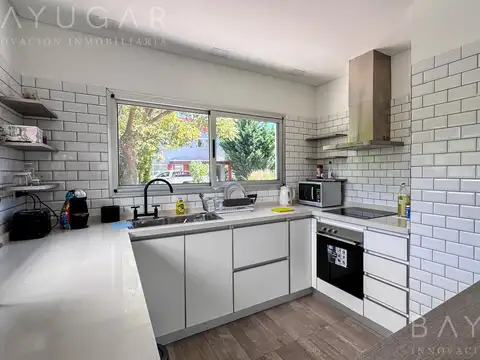 Casa en Venta con 4 cocheras
