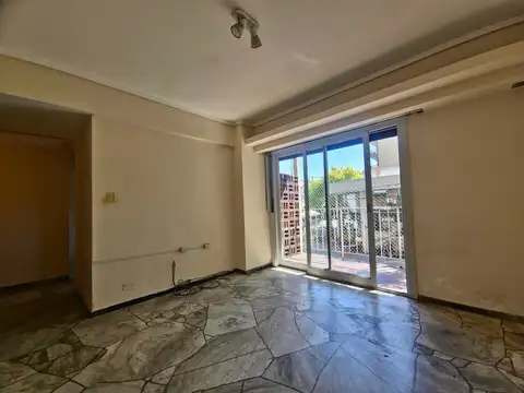 Valle 895 - departamento 3 ambientes 1er piso al frente con balcón- IMPERDIBLE