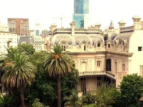 Juncal y Basavilbaso. Semipiso. Muy Lindo. Contrafrente. Muy Luminoso.  Sup 130 m2.