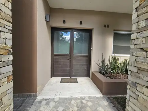 VENTA DE CASA EN TERRAVISTA CON 4 HABITACIONES
