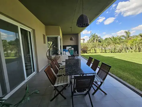 Casa 6 ambientes con 4 baños