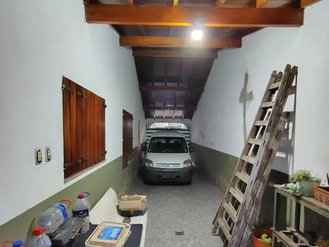 Casa en Venta con 3 cocheras