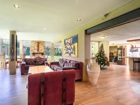 Casa 5 ambientes con 3 baños