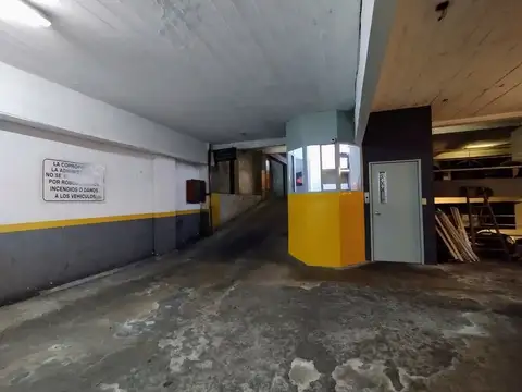 Venta Garaje Fijo Carlos Quijano esq 18, Centro