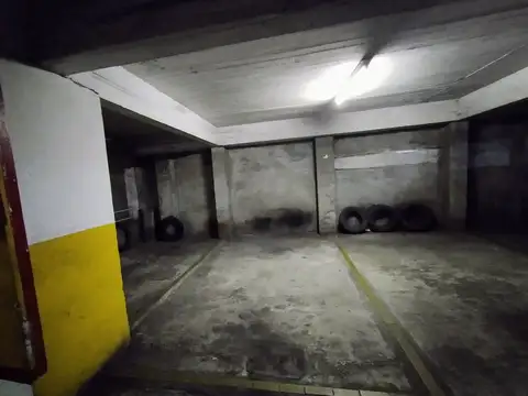 Venta Garaje Fijo Carlos Quijano esq 18, Centro