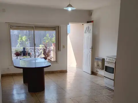 Depto Tipo Casa en Alquiler de 3 ambientes