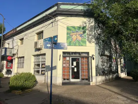 Local Comercial esquina San Martín y Alvear