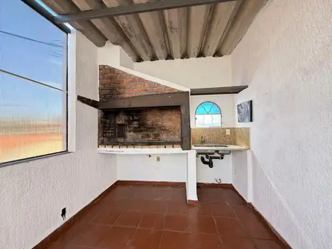 ALQUILER MONOAMBIENTE BARBACOA PATIO LAS ACACIAS