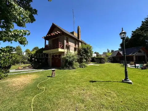 AVDA JUAN MANUEL DE ROSAS 2200