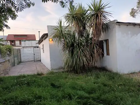 Casa en venta - 2 Dormitorios 1 Baño - Cochera - 300Mts2 - Mar del Plata