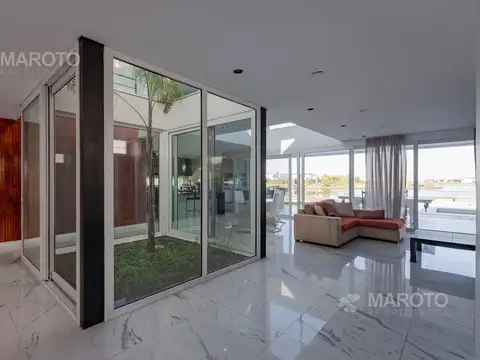 Casa 7 ambientes con 7 baños