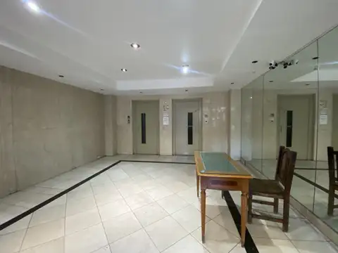 EXCELENTE PROPIEDAD DE 2 AMBIENTES, LATERAL, EDIF DE CATEGORIA EN LA MEJOR UBICACION DE RECOLETA