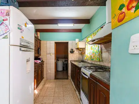 Casa 6 ambientes con 2 baños