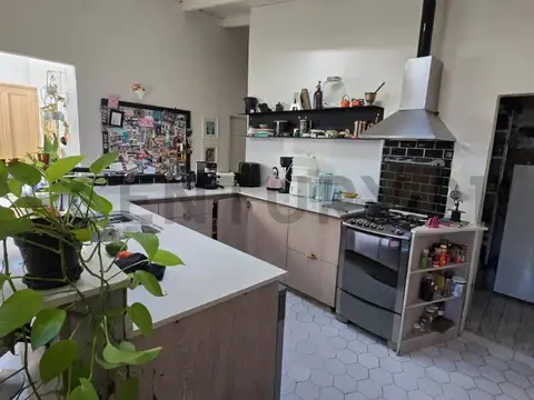 Casa 5 ambientes con 2 baños