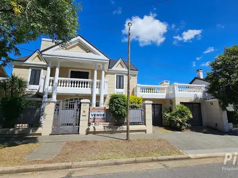 Pasaje Velazquez (e/ Bv. Ferrari y Mitre) 300