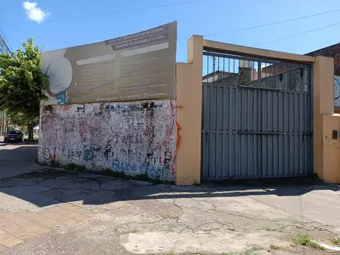 Av. Velez Sarsfield y  M. Thompson