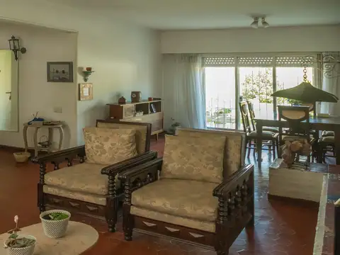 Casa de 5 ambientes en Villa Sarmiento en lote de 8,66x 25