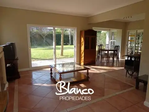 Casa 5 ambientes con 3 baños