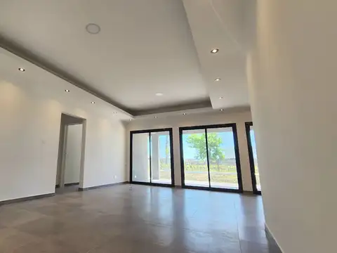 Casa 4 ambientes con 3 baños