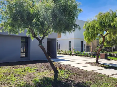 Casa en Venta en Pilar del Este - San Ramiro, USD 185.000