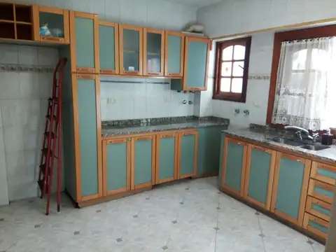 3 AMBIENTES CON COCHERA  AL FRENTE