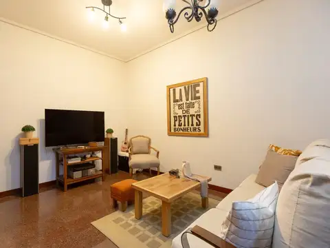 VENTA CASA EN CASEROS 5 AMB - PERMUTA