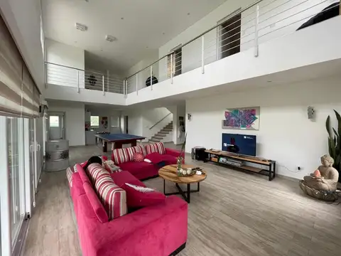 Casa en venta - 4 Dormitorios 3 Baños - San Vicente