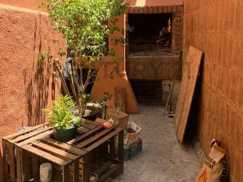 Casa de 5 ambientes con parque y pileta, barrio Santa Mónica, Mar del Plata