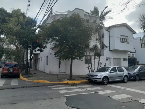 Casa en venta en Vicente Lopez con cochera