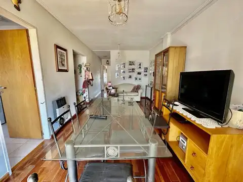 Av. Francia  852 -13 Piso A