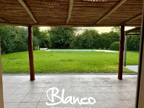 Casa 4 ambientes con 4 baños