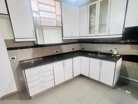 OPENHOUSE VENDE CASA EN CUARTA SECCION