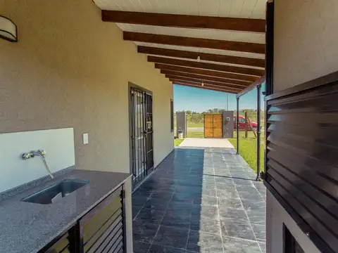 Casa 4 ambientes con 1 baño