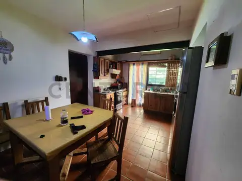149 y 415- Casa de cuatro dormitorios- en venta -Arturo Segui -La Plata