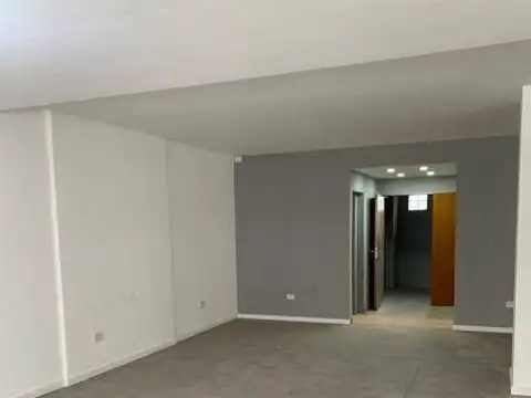 Oficina 4 ambientes con 2 baños