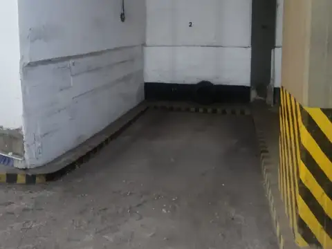 VENDO COCHERA FRENTE TRIBUNALES CENTRO