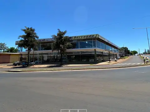 Nave Industrial con Salon Comercial, Oficinas y Deposito