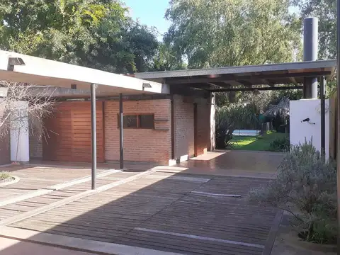 Casa en 131/417 y 418 Villa Elisa - Alberto Dacal Propiedades