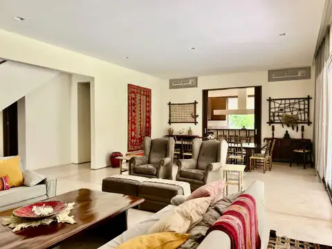 Casa en Venta en Chacras de Murray, Pilar | 8 Ambientes con Jardín y Piscina